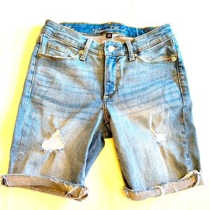 Women’s Bermuda Jean shorts 2/26